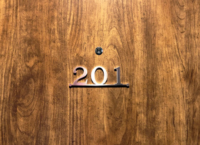 ステンレス銘板 永く愛され続け耐久性に優れた美しい館銘板です