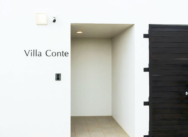 シンプルな建物の表札 シンプルな文字の看板 シンプルなデザインの看板