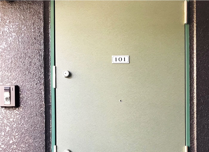 番号プレート　部屋番号　ドアにプレート