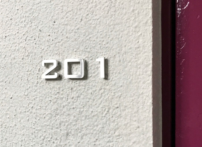 部屋番号プレート　ステンレス切り文字サイン　アパートの看板