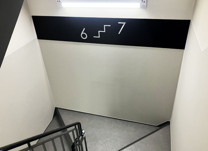 ｱｸﾘﾙ切り文字　階段表示　表示板