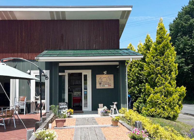 木目調の看板 お店の看板 ステンレス切り文字付きの看板