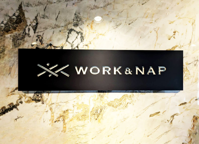 ワーキングスペースのサイン サロンの看板 アクリル看板