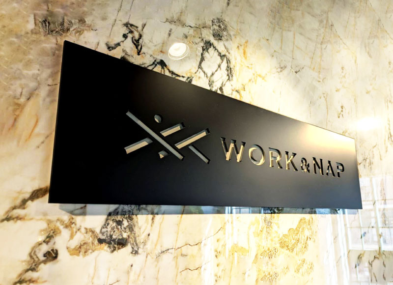 アクリル看板 サロンの看板
ワーキングスペースのサイン