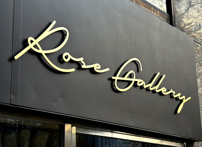 ステンレス切り文字看板
ビルの看板　店舗の看板