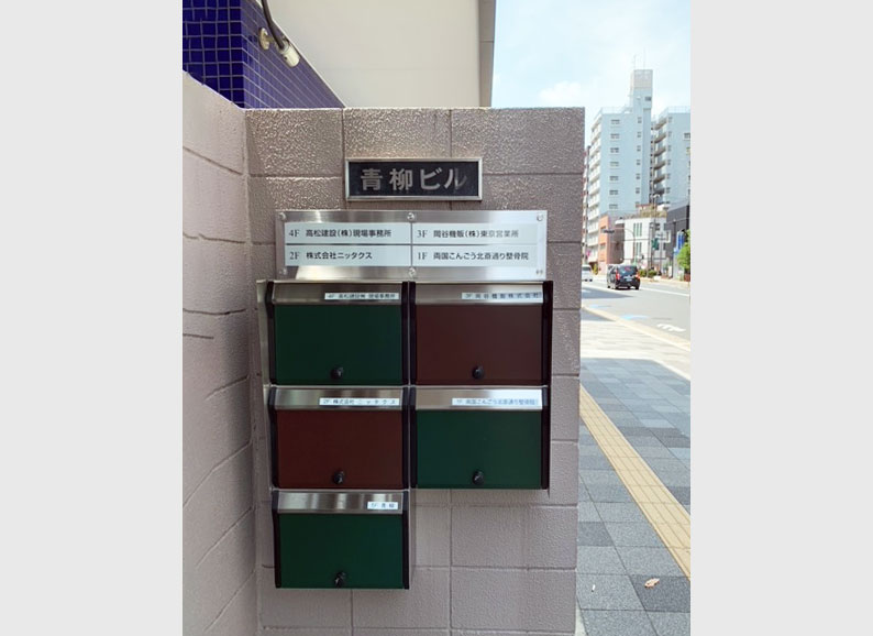 テナント案内サイン　インフォメーションサイン　テナント看板差し替え
