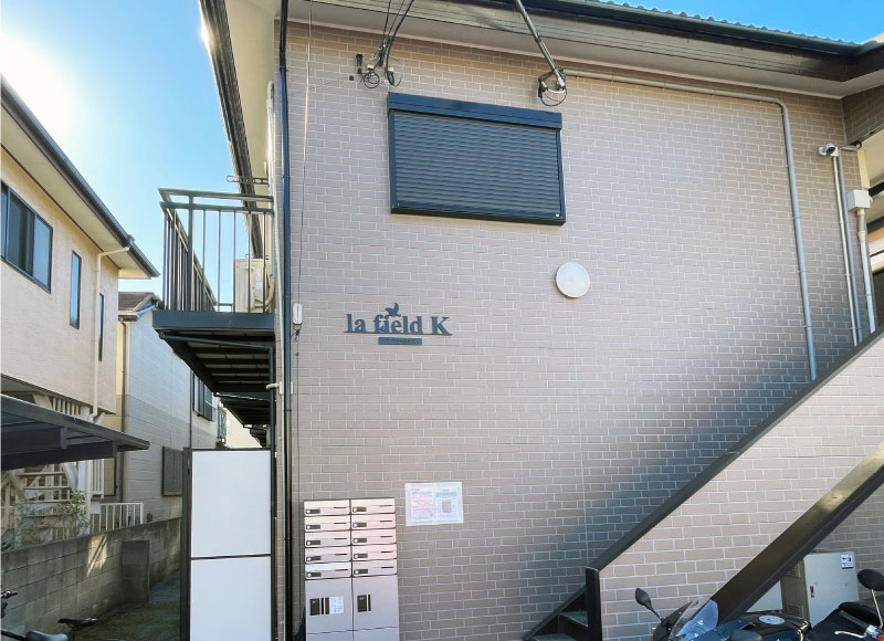 アパートの看板　ステンレス切り文字　ステンレス焼付塗装の看板　